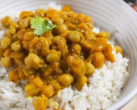 Curry vegetariano con zucca e ceci